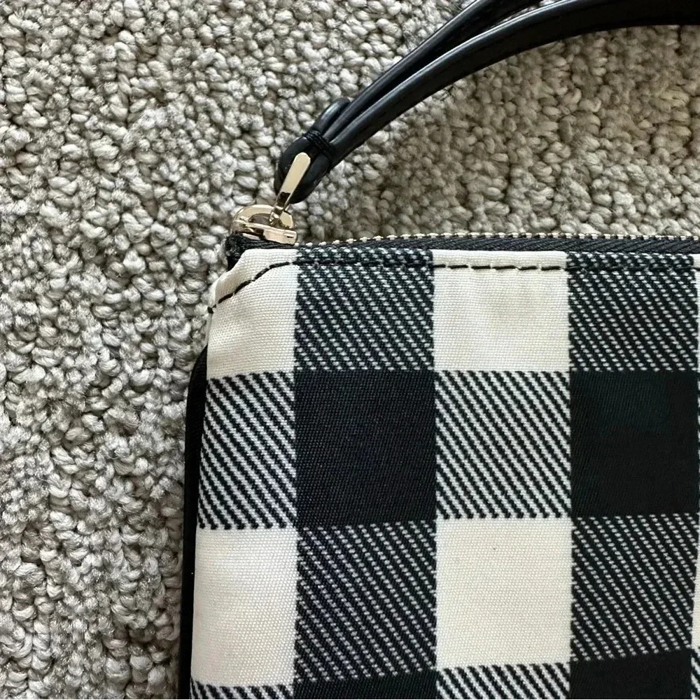 Kate Spade Chelsea Textured Gingham Printed Medium Nylon Zip Wristlet Wallet‎